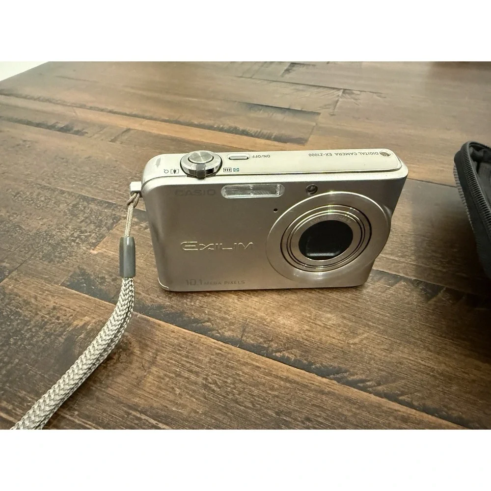 Casio EXILIM EX-Z1000 10.1 MP 3x Optical Digital Camera W/ Batt Card Chrgr READ